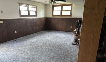 1813 Derian Dr, Aberdeen, SD 57401