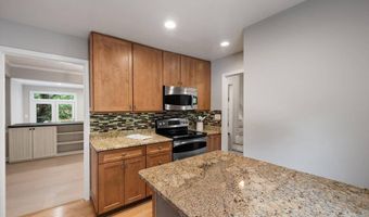 7322 Greentree Rd, Bethesda, MD 20817