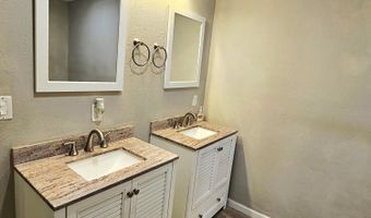 861 Oak Crst, Baxter Springs, KS 66713