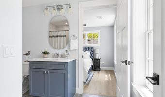 24 Amerescoggin Rd, Falmouth, ME 04105