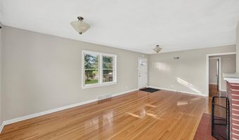 105 N Elm St, Ballwin, MO 63011