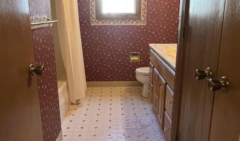 509 N 12th St, Albia, IA 52531