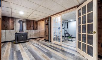 4 Nicholas St, Danbury, CT 06810