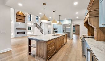690 Club Dr W, Aurora, OH 44202