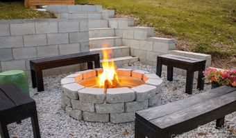 3813 Brookchase Ln, Charlotte, NC 28205