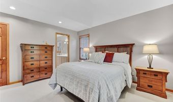 23 Gatehouse Ln, Amherst, NY 14051