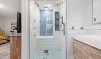 1 Gladridge Dr, East Greenwich, RI 02818