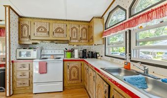 37 Wheeler Dr, Alburgh, VT 05440