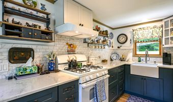 852 Pequawket Trl, Baldwin, ME 04091