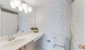 1763 S HAYES St 2, Arlington, VA 22202