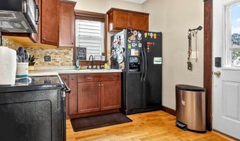 816 N SUPERIOR St, Appleton, WI 54911