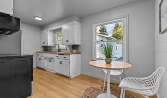 1824 E COLLEGE Ave, Appleton, WI 54915