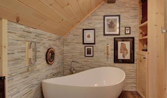 635 Firehouse Rd, Alburgh, VT 05440