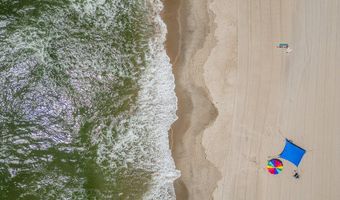 21 W Magnolia Ave, Beach Haven, NJ 08008