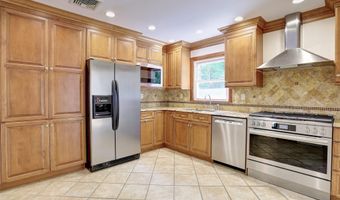 29 Thomsen Dr, Airmont, NY 10952