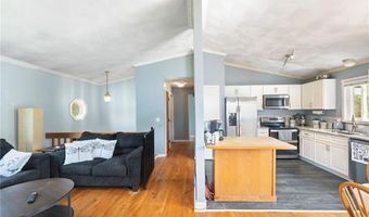 34 Pequot Ave, Warwick, RI 02889