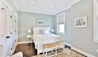 45 Strickland St, Bay Head, NJ 08742