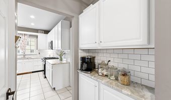 14 Brittany Dr, Bayville, NJ 08721