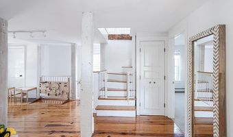 3 Vicksburg Pl, Newport, RI 02840