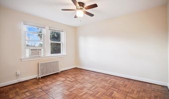 2040 N VERMONT St 105, Arlington, VA 22207