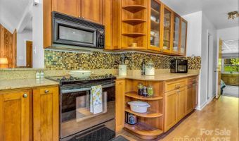 5 Fairway Dr, Arden, NC 28704