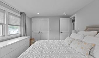 18 Sylvan Ter, Newport, RI 02840