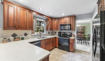 230 TREE TOP Ln, Hockessin, DE 19707