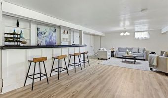 894 Napoli Dr, Ballwin, MO 63021