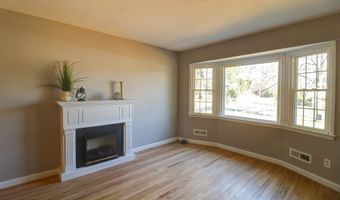 42 Cherry Tree Farm Rd, Middletown, NJ 07748