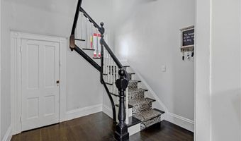 26 Oakland Ave, Cranston, RI 02910
