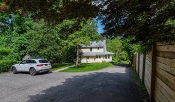 17 S Airmont Rd, Airmont, NY 10901