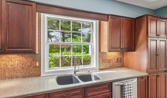 838 Lynnhaven Ln, Akron, OH 44313