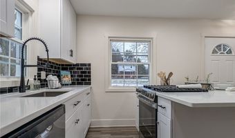 1872 Pickle Rd, Akron, OH 44312