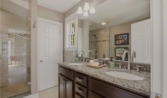 11 King Philip Ave, Bristol, RI 02809