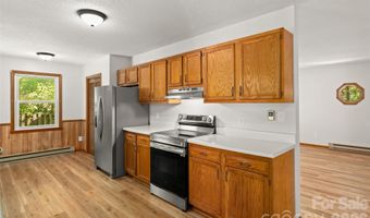 33 Baker Dr, Asheville, NC 28806