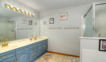 908 Mocking Bird Dr, Antioch, IL 60002