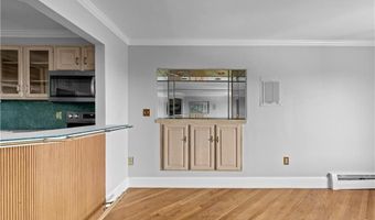 553 Bellevue Ave 14, Newport, RI 02840