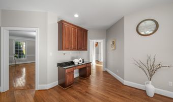 2086 Autumn Hill Dr, Ann Arbor, MI 48103