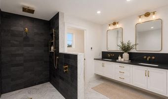 6 Sharon Ct, Newport, RI 02840