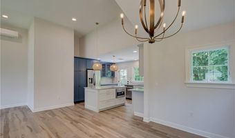 3 Tyler Point Rd, Barrington, RI 02806