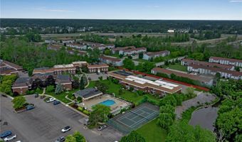 95 Greenwich Dr 2, Amherst, NY 14228