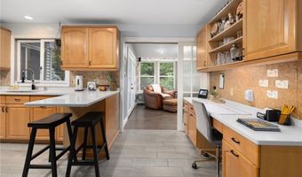 12 Robin Vale Dr, Glocester, RI 02857