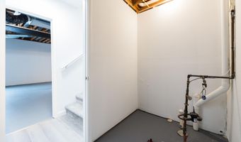 1366 N Bay Dr, Ann Arbor, MI 48103