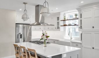 284 Bunker Hill St 4, Boston, MA 02129