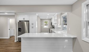 305 W 4TH Ave, Barrington, NJ 08007