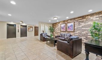 3350 N Carriageway Dr 411, Arlington Heights, IL 60004