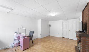 192 Clubhouse Dr, Middletown, NJ 07748