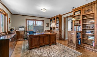 551 Strawberry Ln, Ashland, OR 97520