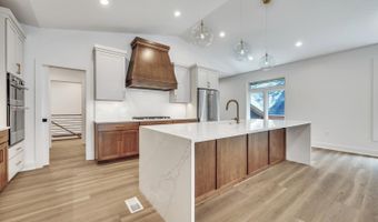2707 1st St, Arnolds Park, IA 51331
