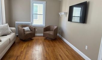 11 Ann St, Newport, RI 02840